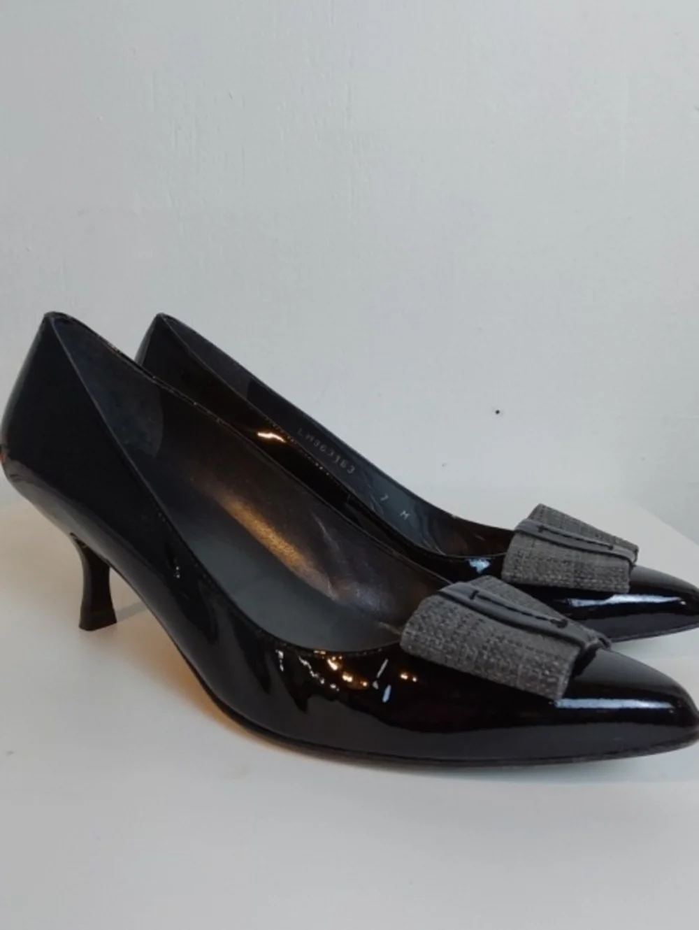 Stuart Weitzman| Black Patent Pointed Heels with Gray Bow Accent Toe Sz. 7